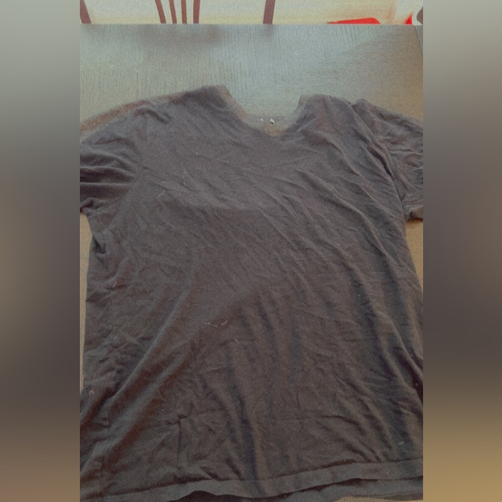 Black and grey t-shirt